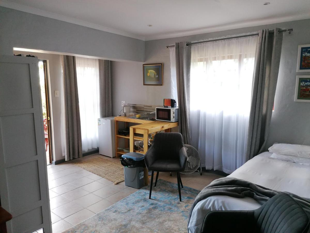 Aanhuizen Guest House Свеллендам Экстерьер фото
