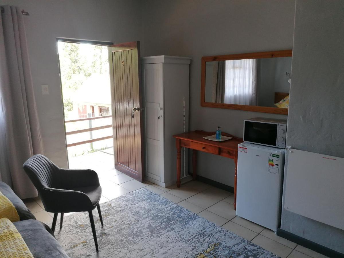 Aanhuizen Guest House Свеллендам Экстерьер фото